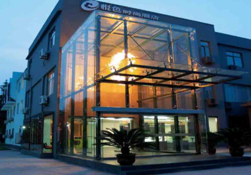 月色下的中式庭院  悅色時(shí)尚酒店餐廳設(shè)計(jì)說(shuō)明  中式餐廳設(shè)計(jì)效果圖