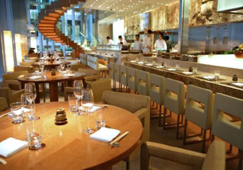 干凈簡潔　日式?。冢酰恚岵蛷d酒吧設(shè)計效果圖