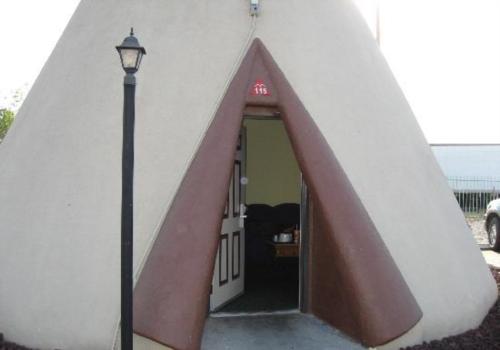 另類酒店設(shè)計欣賞之2星級的Wigwam Motel 汽車旅館