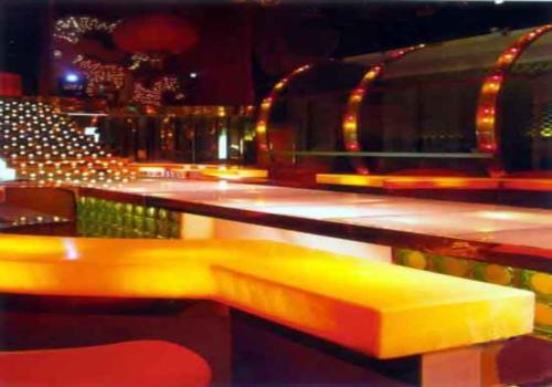 “中國(guó)龍”時(shí)尚酒吧設(shè)計(jì)　　酒吧設(shè)計(jì)展示龍的風(fēng)采