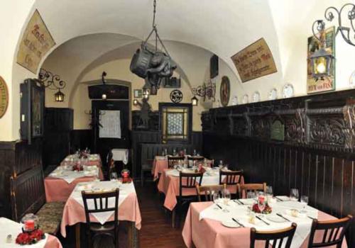 國外酒吧設(shè)計點燃音樂激情 維也納Griechenbeisl酒吧設(shè)計