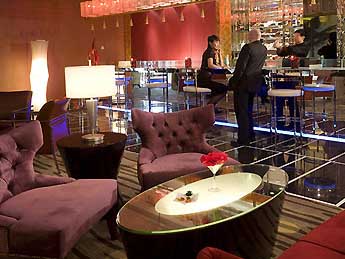 酒吧設(shè)計(jì)說(shuō)明:萬(wàn)達(dá)索菲特飯店大堂吧M吧設(shè)計(jì)活力四射