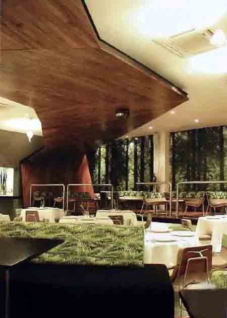 波斯卡酒吧設(shè)計圖  別致的花園空間