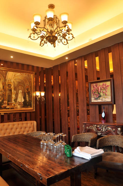 簡歐復(fù)古主題酒吧設(shè)計  成都卡里奧酒吧設(shè)計效果圖欣賞