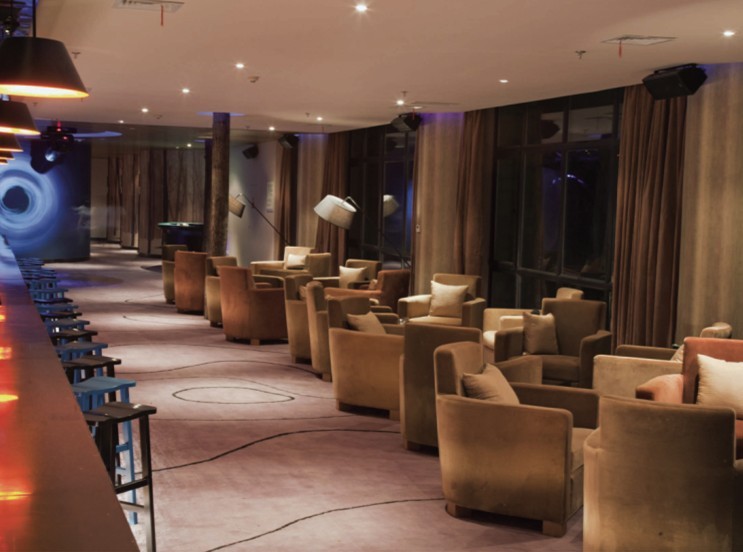 中國首個度假休閑會所  黑夜中的冰雪城堡