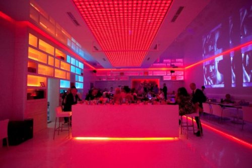 科技與創(chuàng)意   Denispopov個(gè)性酒吧設(shè)計(jì)欣賞