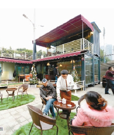 西班牙風(fēng)情集裝箱個(gè)性酒吧設(shè)計(jì)