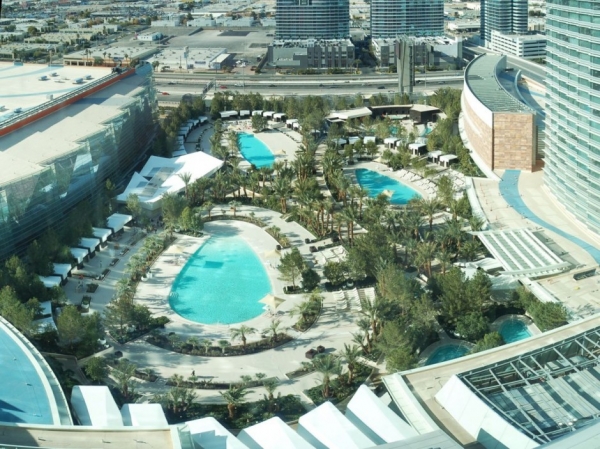 城市中心的詠嘆調(diào)池畔酒吧設(shè)計(jì)效果圖欣賞