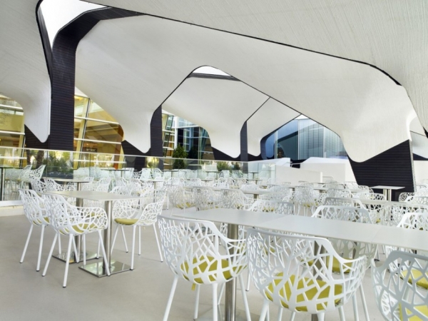 城市中心的詠嘆調(diào)池畔酒吧設(shè)計(jì)效果圖欣賞