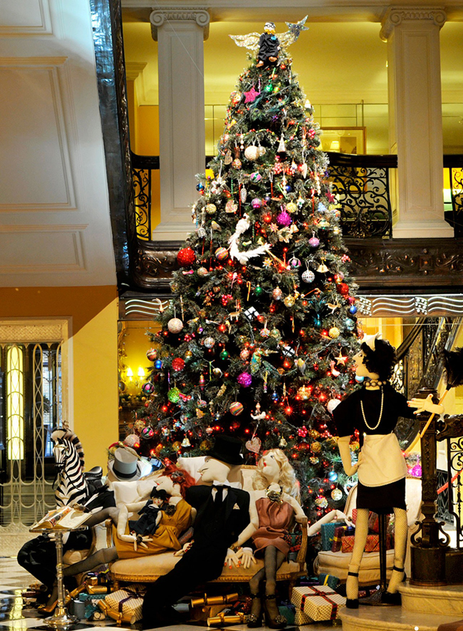 酒店圣誕狂歡:地標(biāo)酒店CLARIDGE’S點(diǎn)亮森林細(xì)語圣誕樹