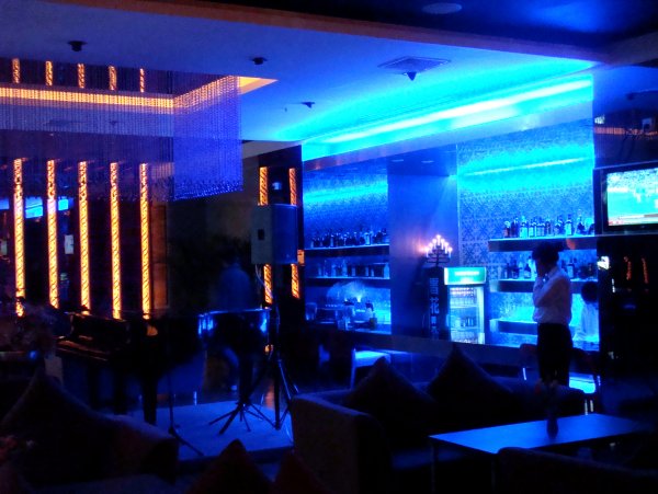 潮流前線  上海虹口個(gè)性酒吧設(shè)計(jì)說(shuō)明