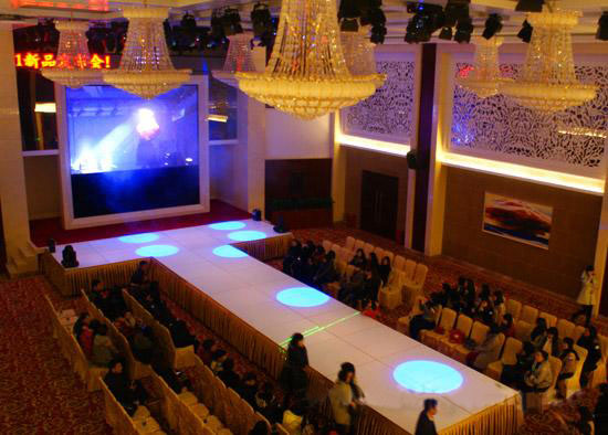 大型酒吧燈光設計實例  東莞演藝吧舞臺燈光設計圖欣賞