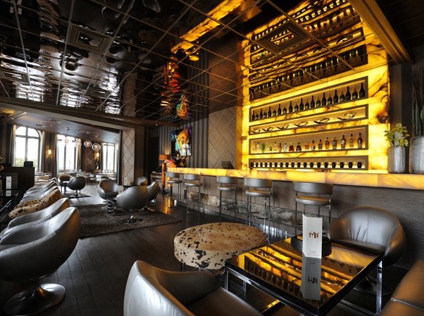 燈光跟著音樂節(jié)奏“動(dòng)起來” 巴黎圓弧夜場(chǎng)俱樂部設(shè)計(jì)