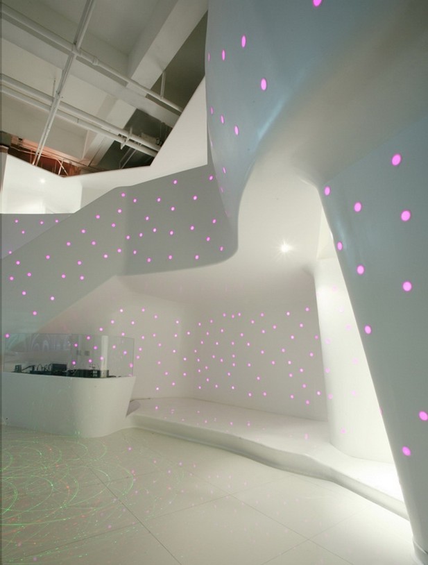 傳統(tǒng)酒吧的設計式樣在LlPS被徹底顛覆