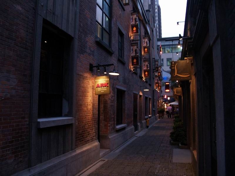 上海新天地街區(qū)式酒吧設(shè)計(jì)