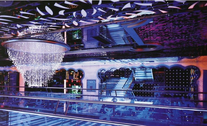 California Sun娛樂會所設(shè)計 用色彩喚起情緒