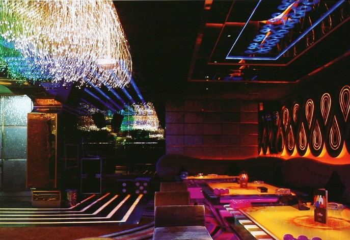 California Sun娛樂會所設(shè)計 用色彩喚起情緒