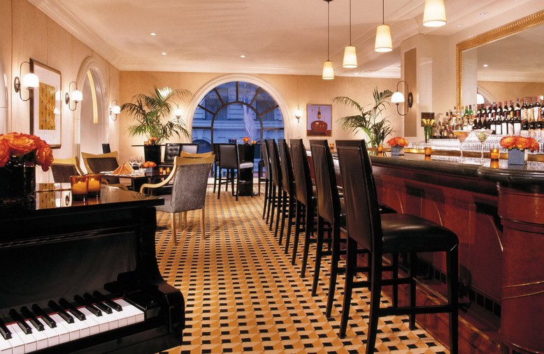 酒吧室內(nèi)空間限定