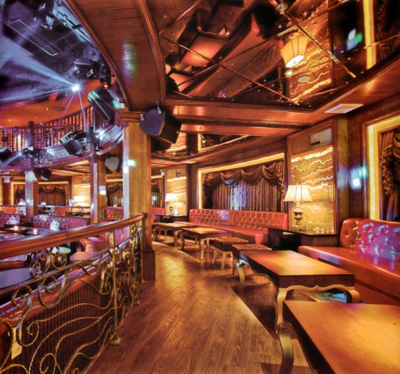 多變性格下的紅酒吧設(shè)計(jì)效果圖欣賞